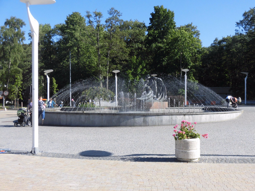 帕兰加旅游景点-Fountain Yurate and Kastitis