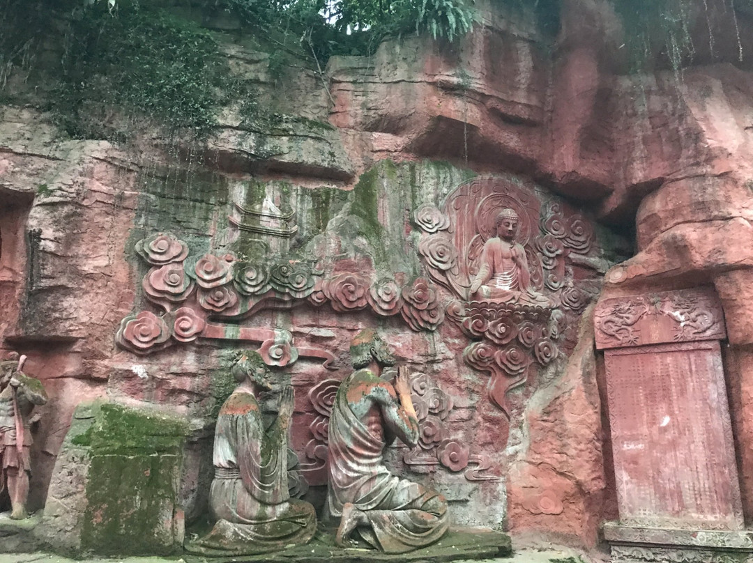 迎宾广场-峨眉山市必去景点