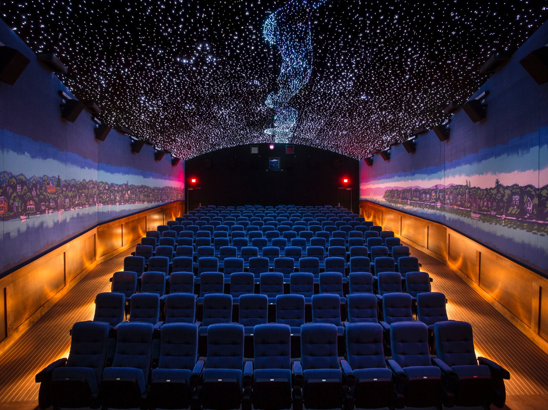 Harbor Springs Lyric Theatre-Harbor Springs必去景点