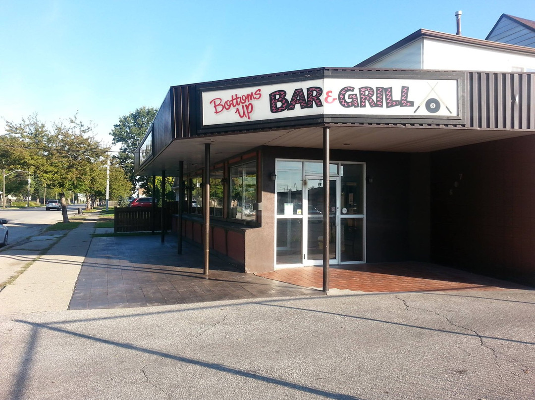 Bottoms Up Bar & Grill