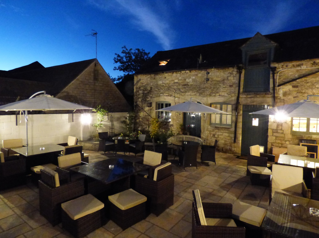 Daglingworth旅游景点-The Golden Cross Inn