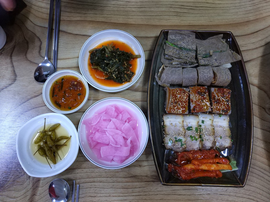 光州市餐馆和美食-Bongpyeong Memil Makguksu