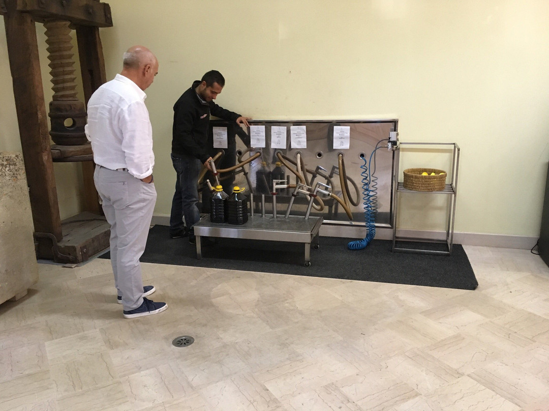 Santi Dimitri Azienda Agricola-加拉蒂纳必去景点