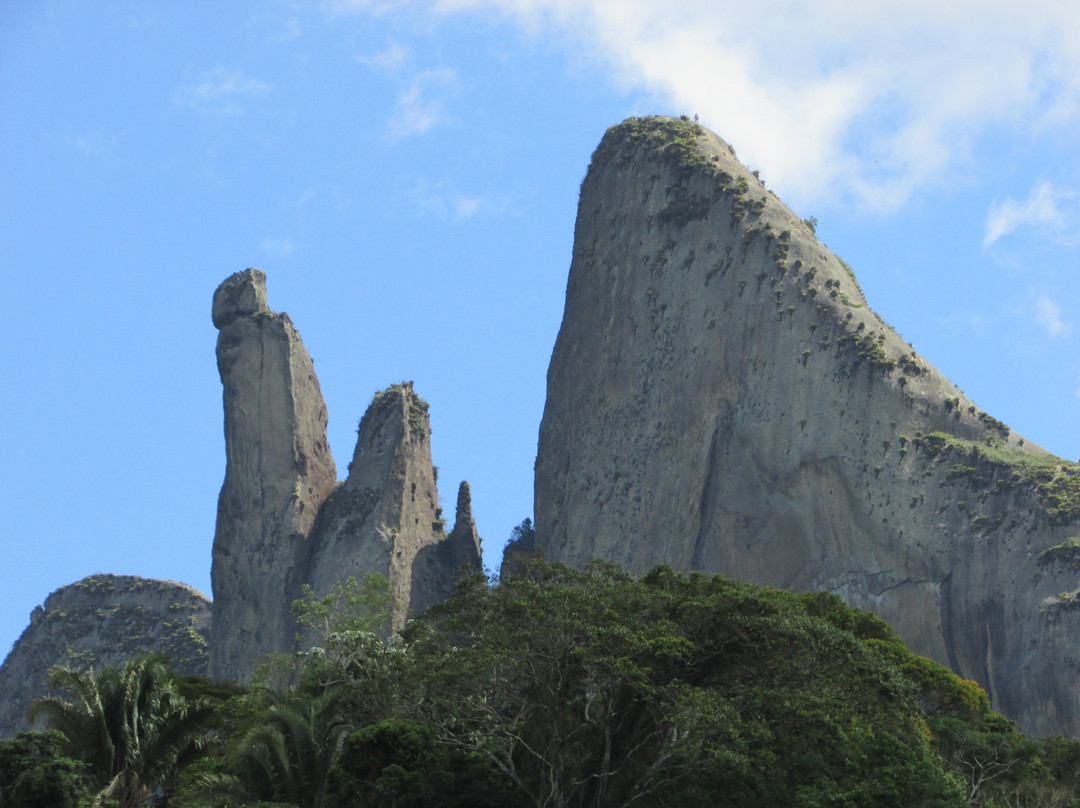 Pedra dos Cinco Pontoes-Laranja da Terra必去景点