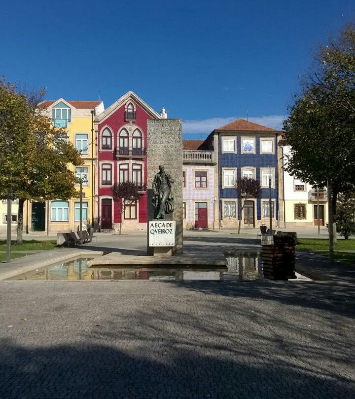 Monumento a Eça de Queiroz-波瓦－迪瓦尔津必去景点