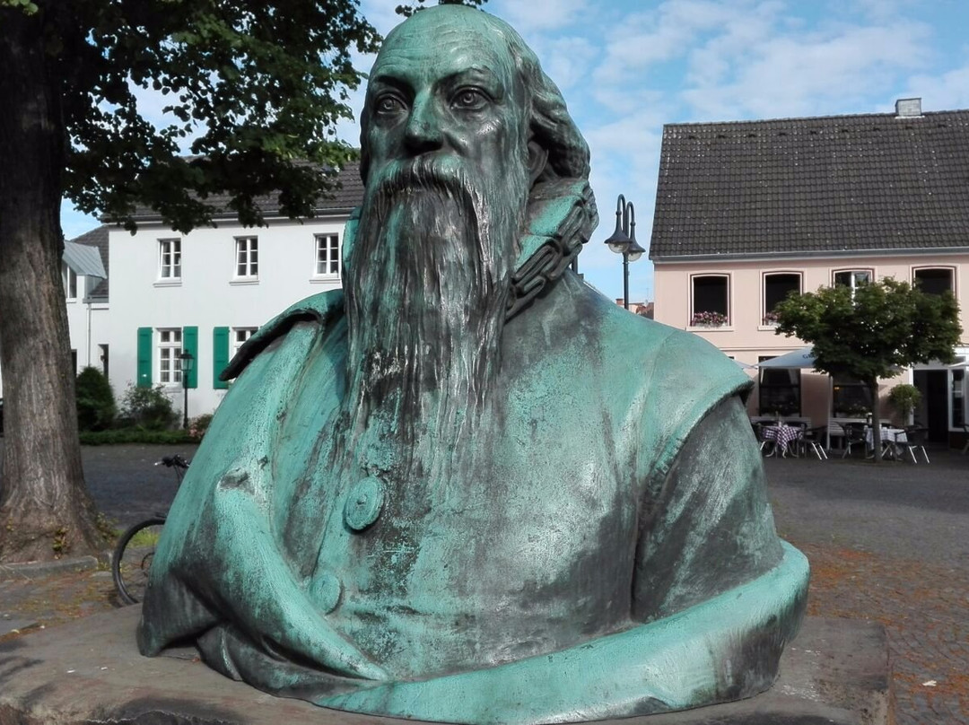 Bust of Wilhelm Fabry-希尔登必去景点