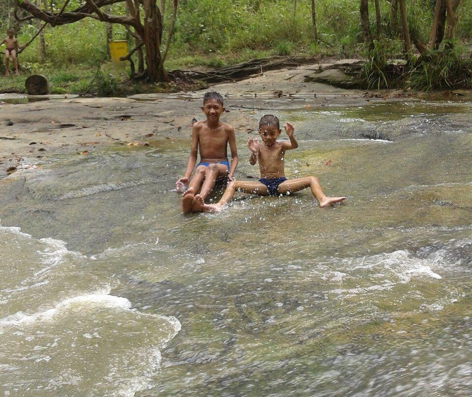 Pancur Aji Waterfall-Sanggau必去景点