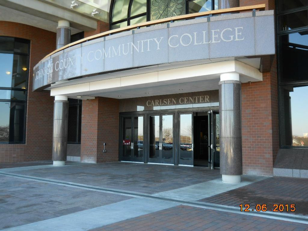 Carlsen Center-欧弗兰帕克必去景点