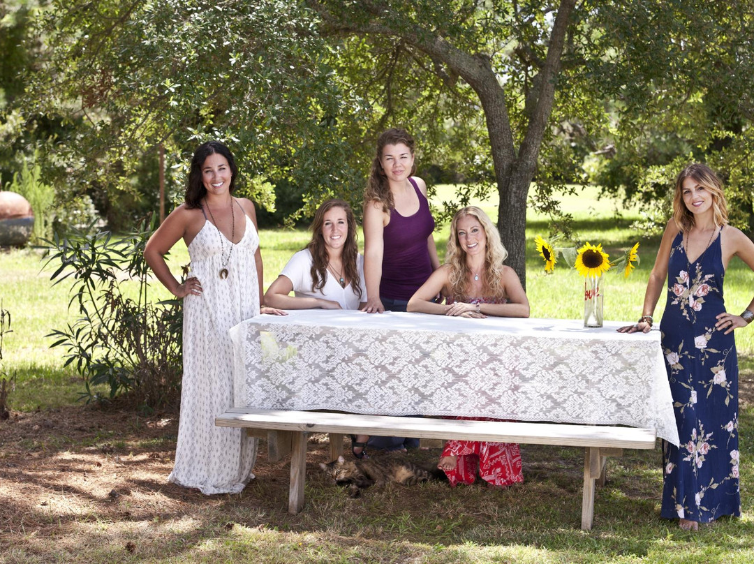 Lovie's Salon and Spa-卡罗拉必去景点