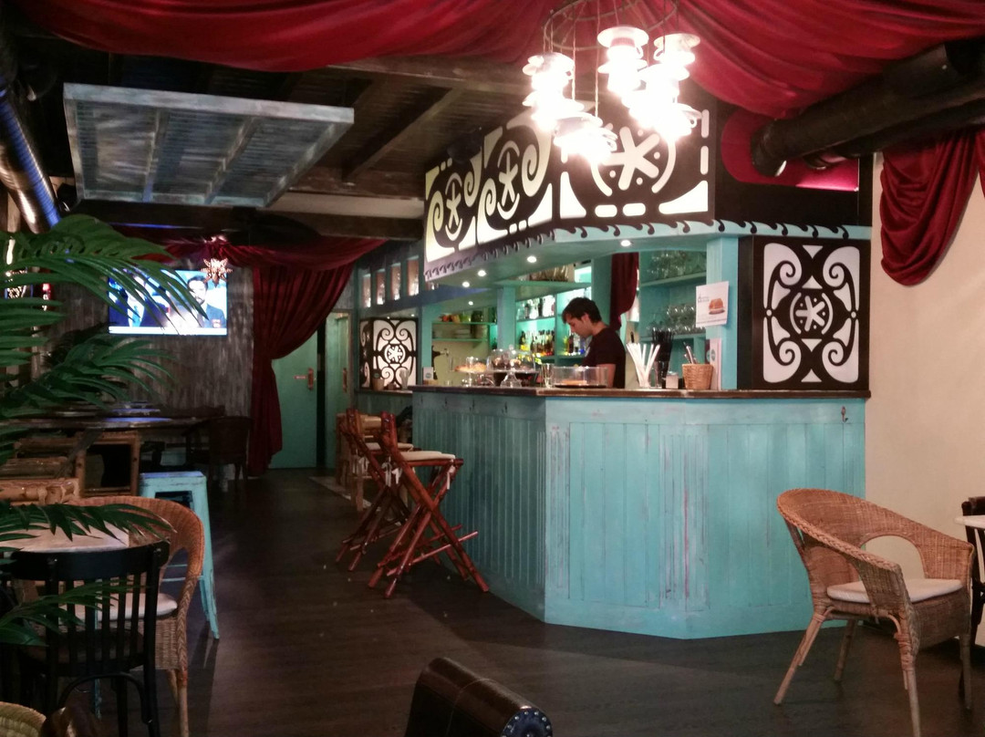 Area Oasis Bar