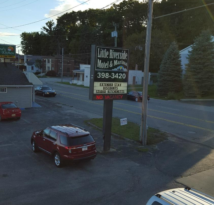 Little Riverside Motel & Marina主图
