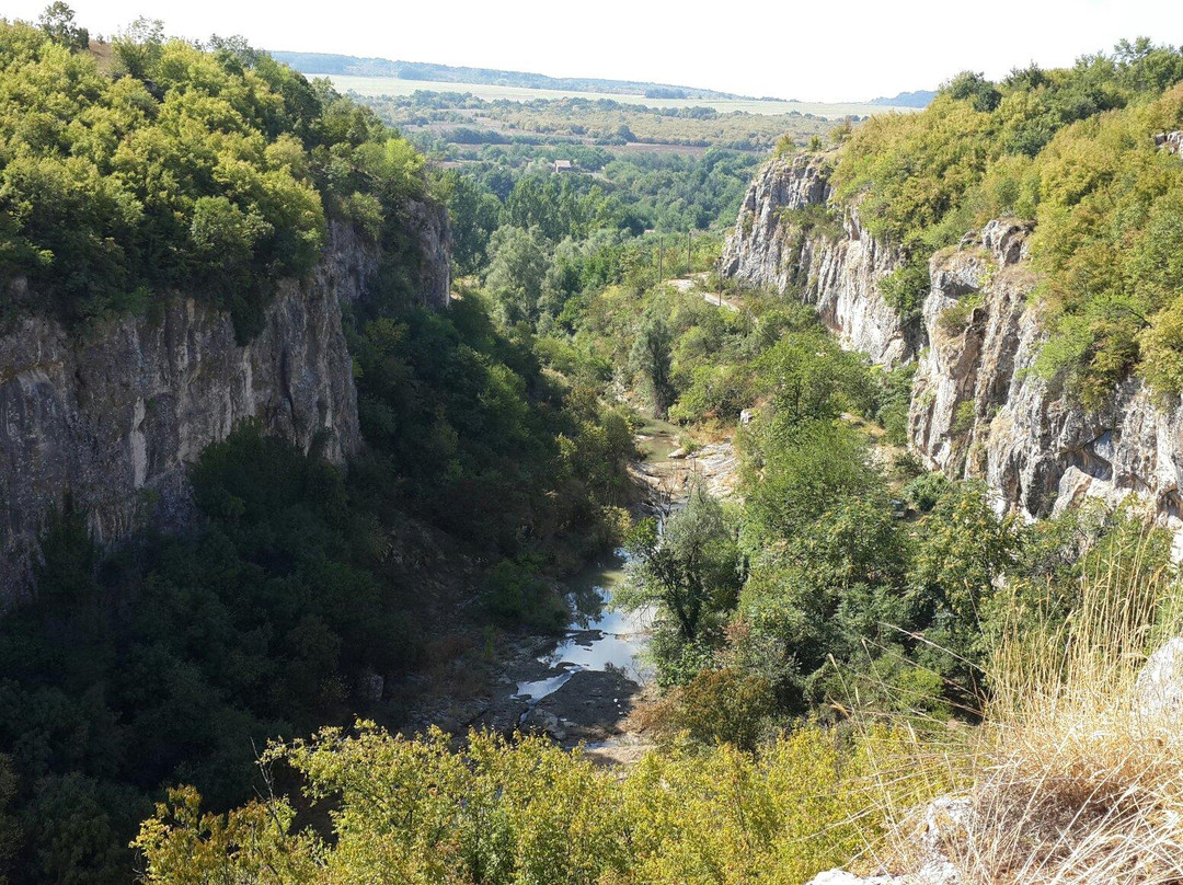Emen Waterfall and Canyon-Emen必去景点