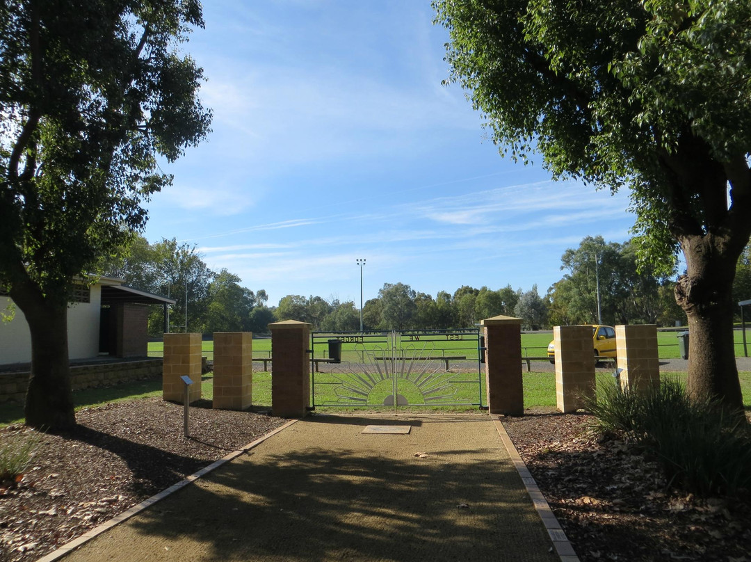 刚达盖旅游景点-Anzac Grove War Memorial