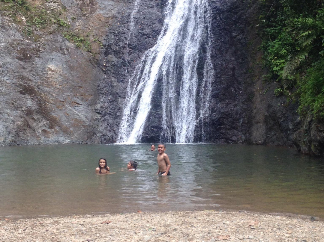Salto Curet Waterfall景点图片
