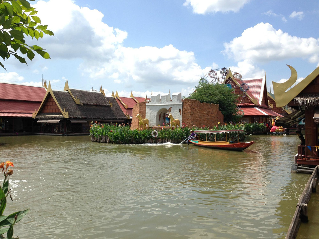 Thung Bua Chom Floating Market-汪莲必去景点
