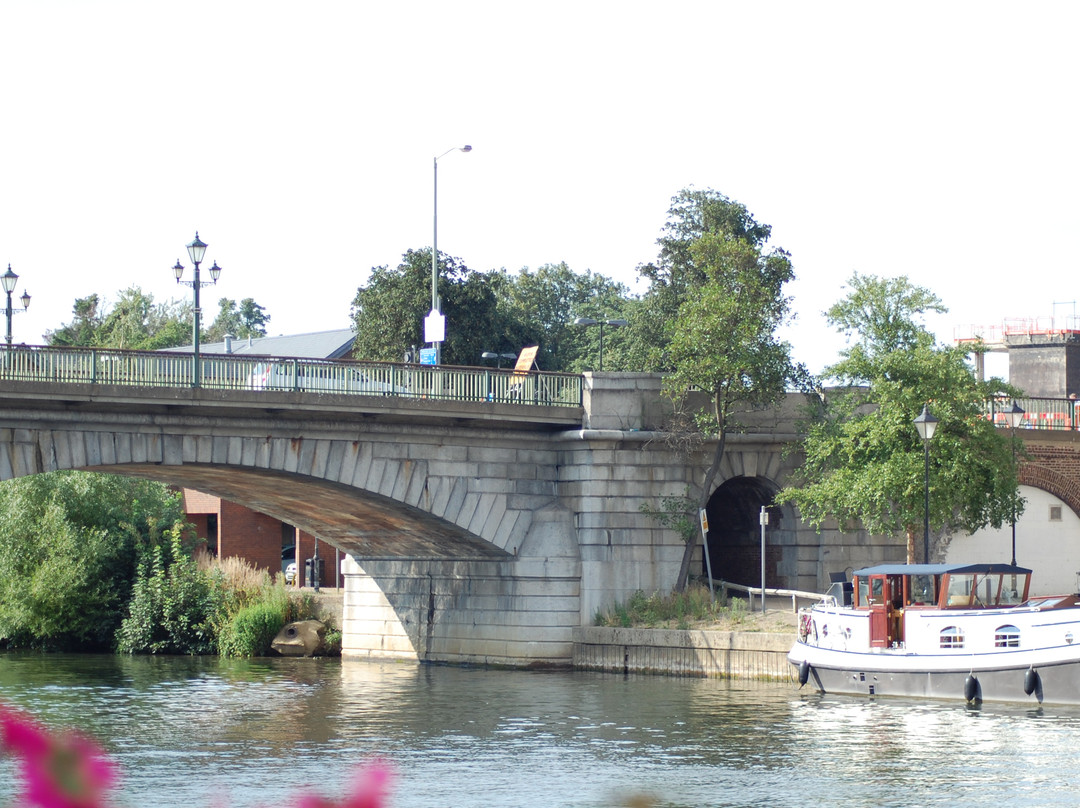 Staines Bridge景点图片