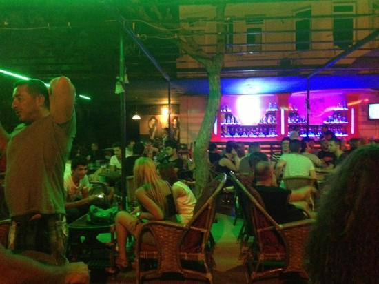 Scarlett bar-穆拉必去景点