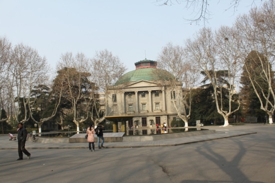 中央大学旧址