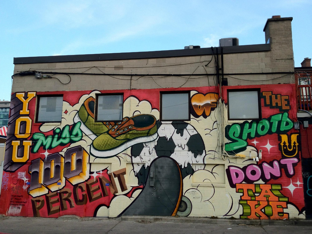 皇后街-多伦多必去景点