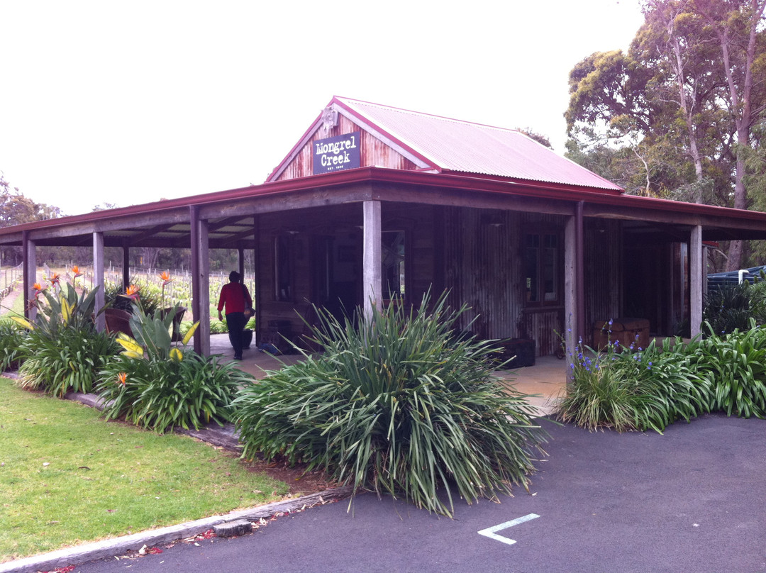 Mongrel Creek Wines景点图片