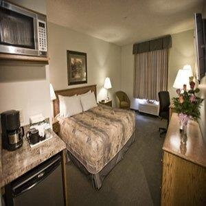 恩特威斯尔酒店住宿-Service Plus Inns & Suites Drayton Valley