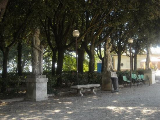 Giardini del Frontone-佩鲁贾必去景点