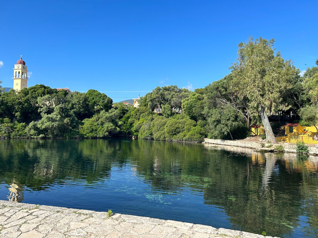 Karavomilos Lake-Karavomylos必去景点