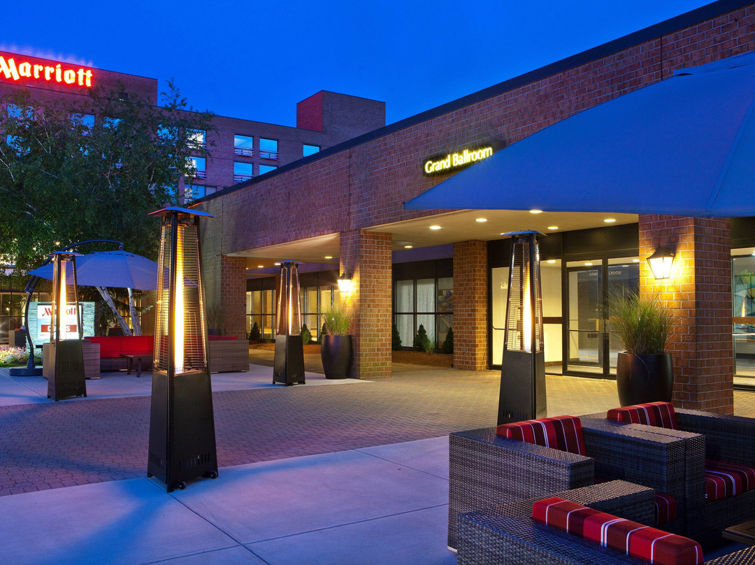 波士顿伯灵顿万豪酒店主图