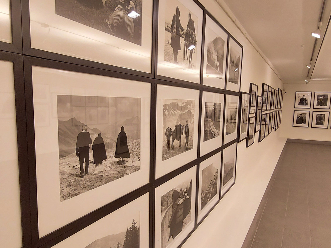 Averoff Gallery of Modern Art-迈措沃必去景点