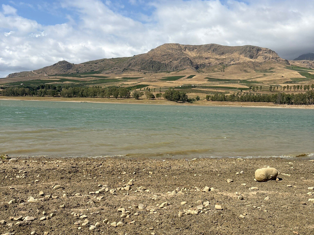 Lago Poma景点图片