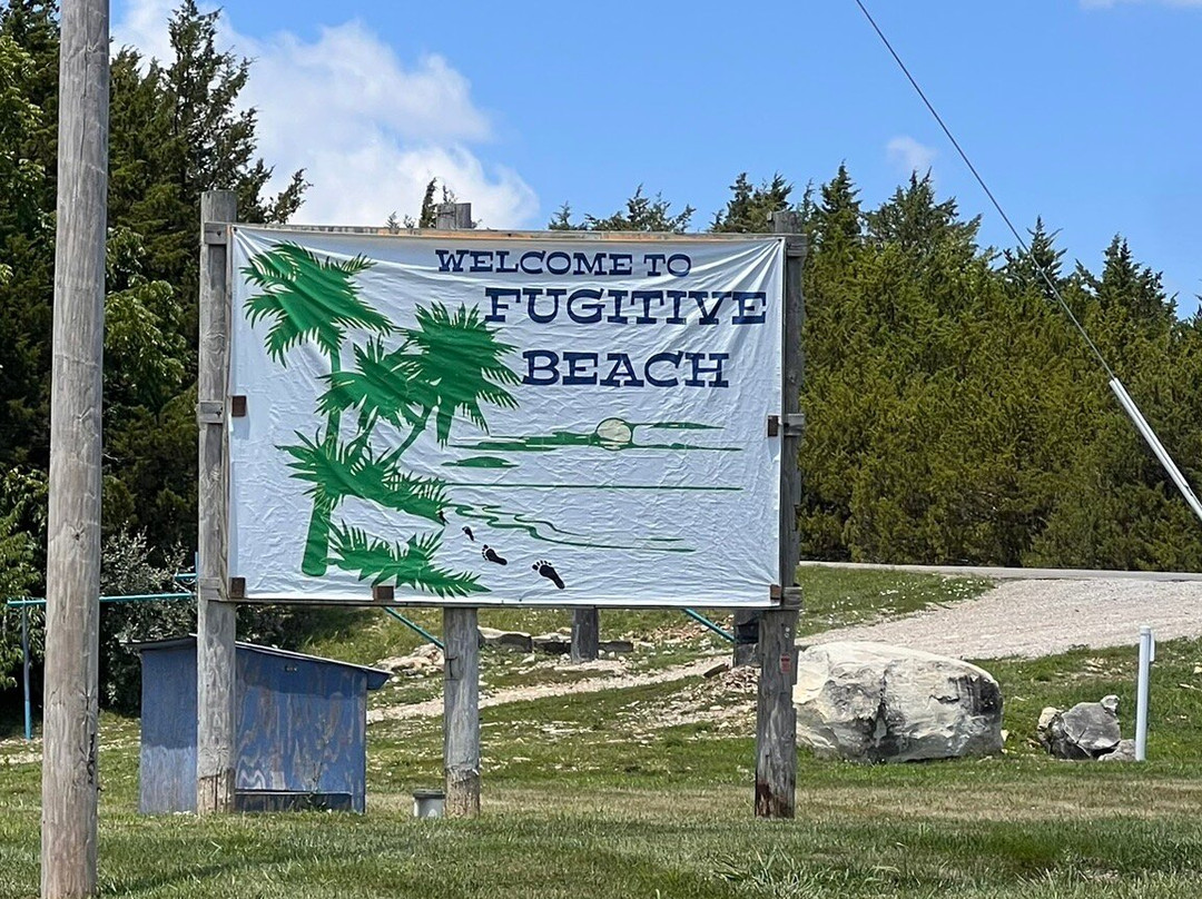 The Fugitive Beach-罗拉必去景点