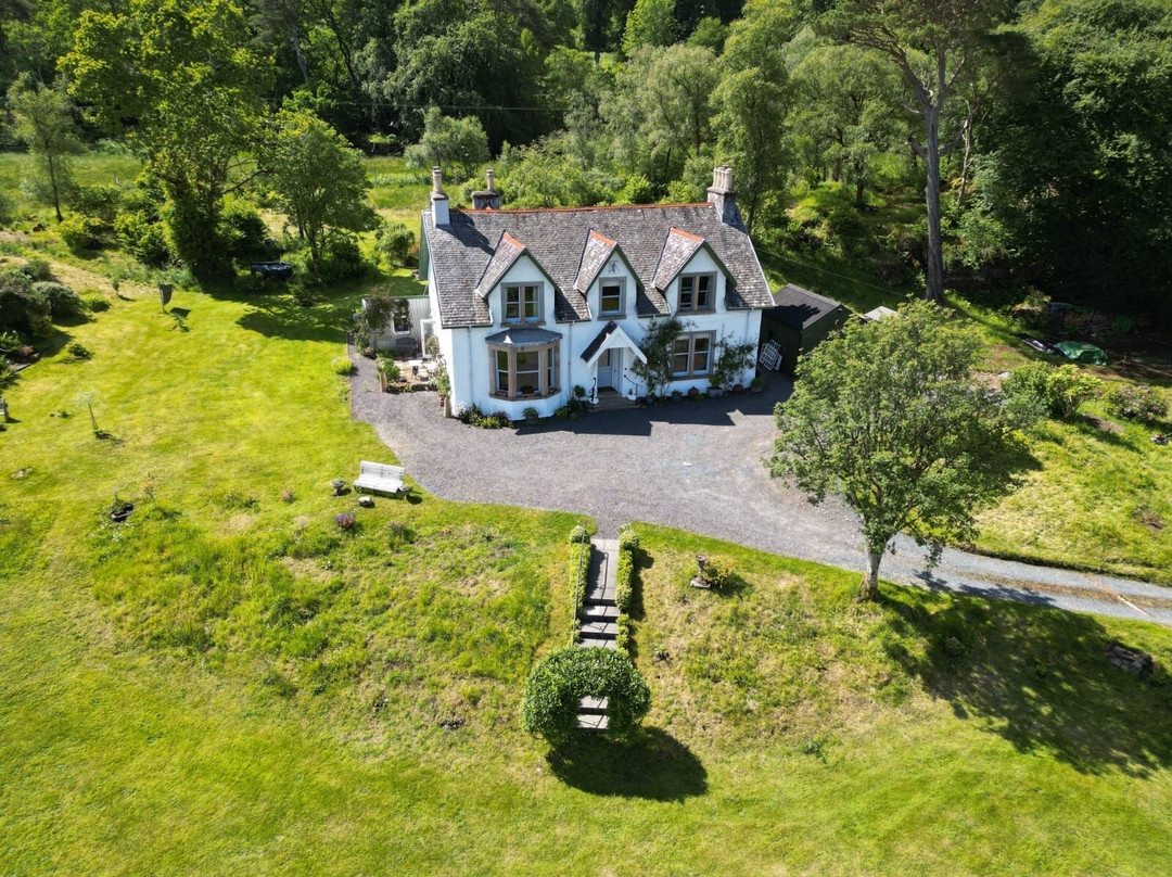 Glenaros Lodge