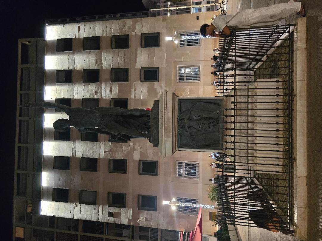 Statue du Génie de la Navigation-土伦必去景点