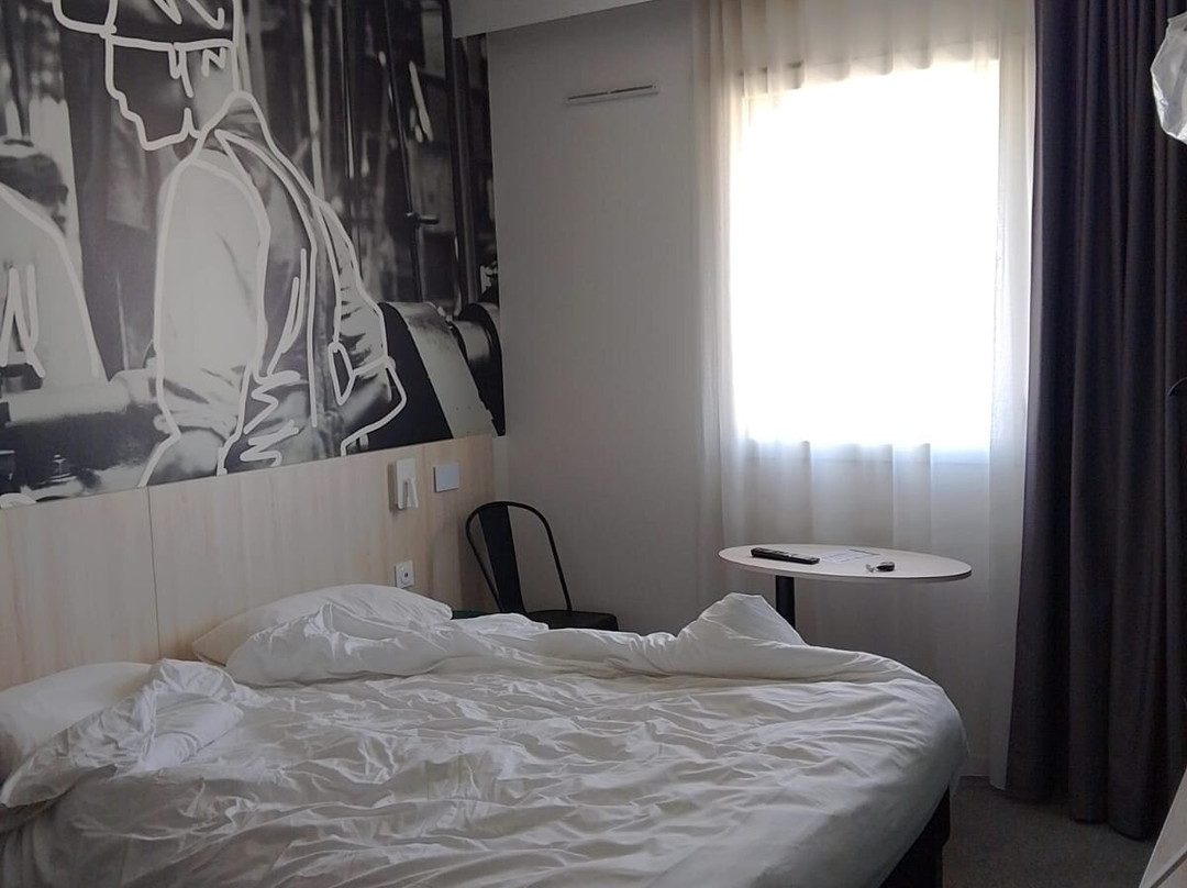 宜必思尚品利摩日中心酒店主图