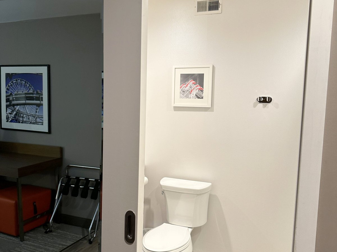 探索王国贝斯特韦斯特旅馆&套房酒店主图