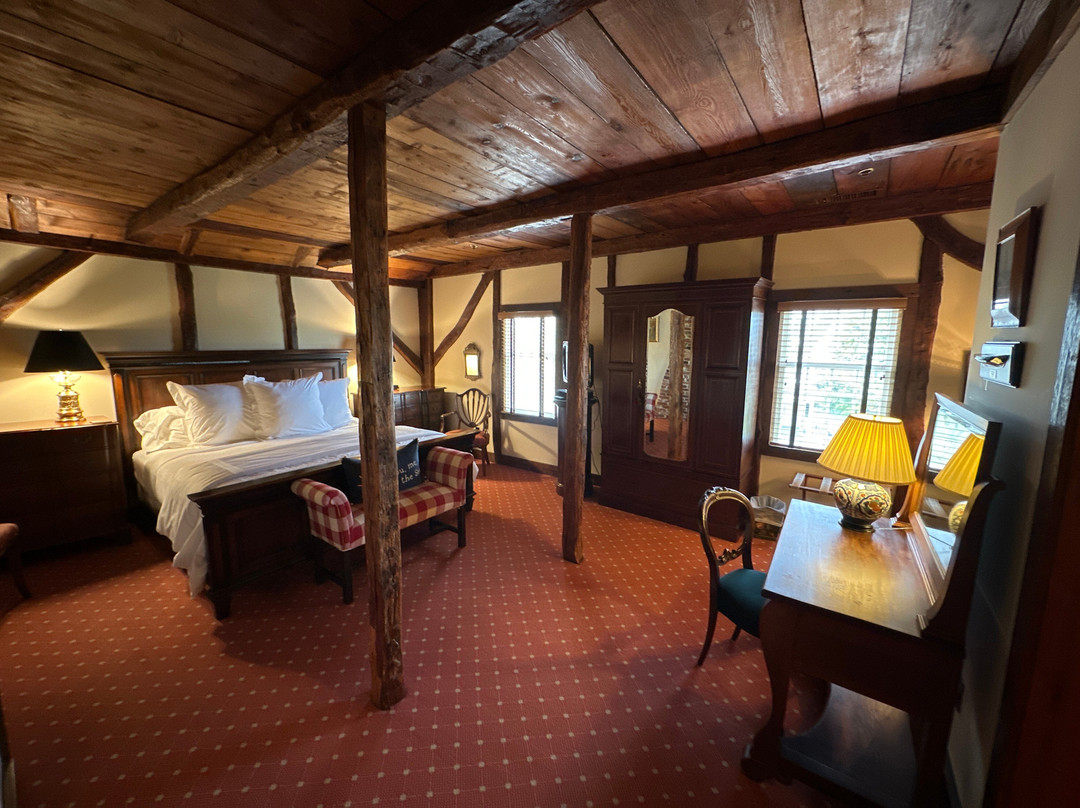 The 1708 House主图