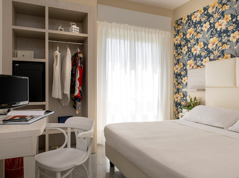 克罗娜酒店主图