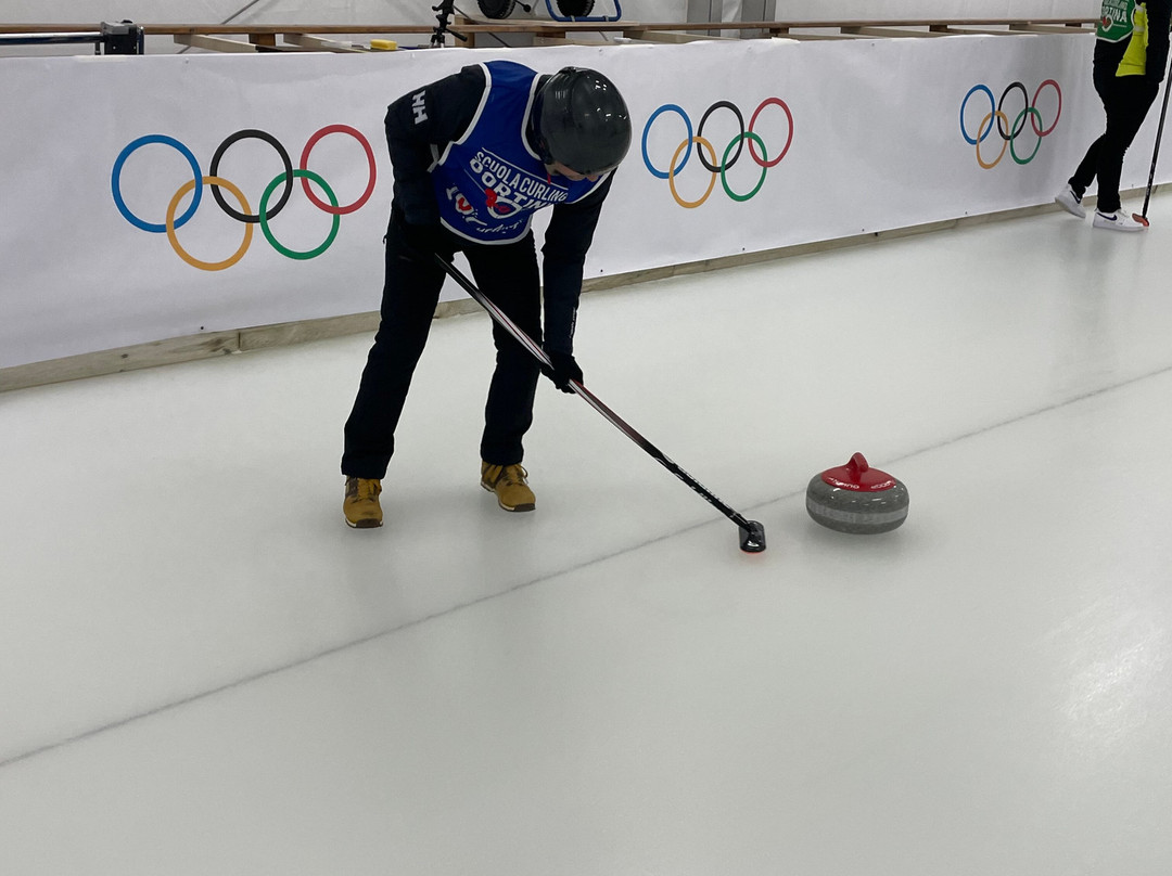 Scuola Curling Cortina-科尔蒂纳丹佩佐必去景点