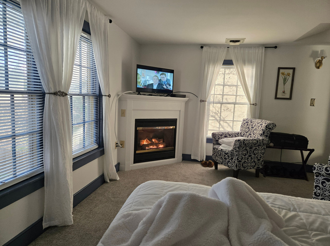 The Alden House主图