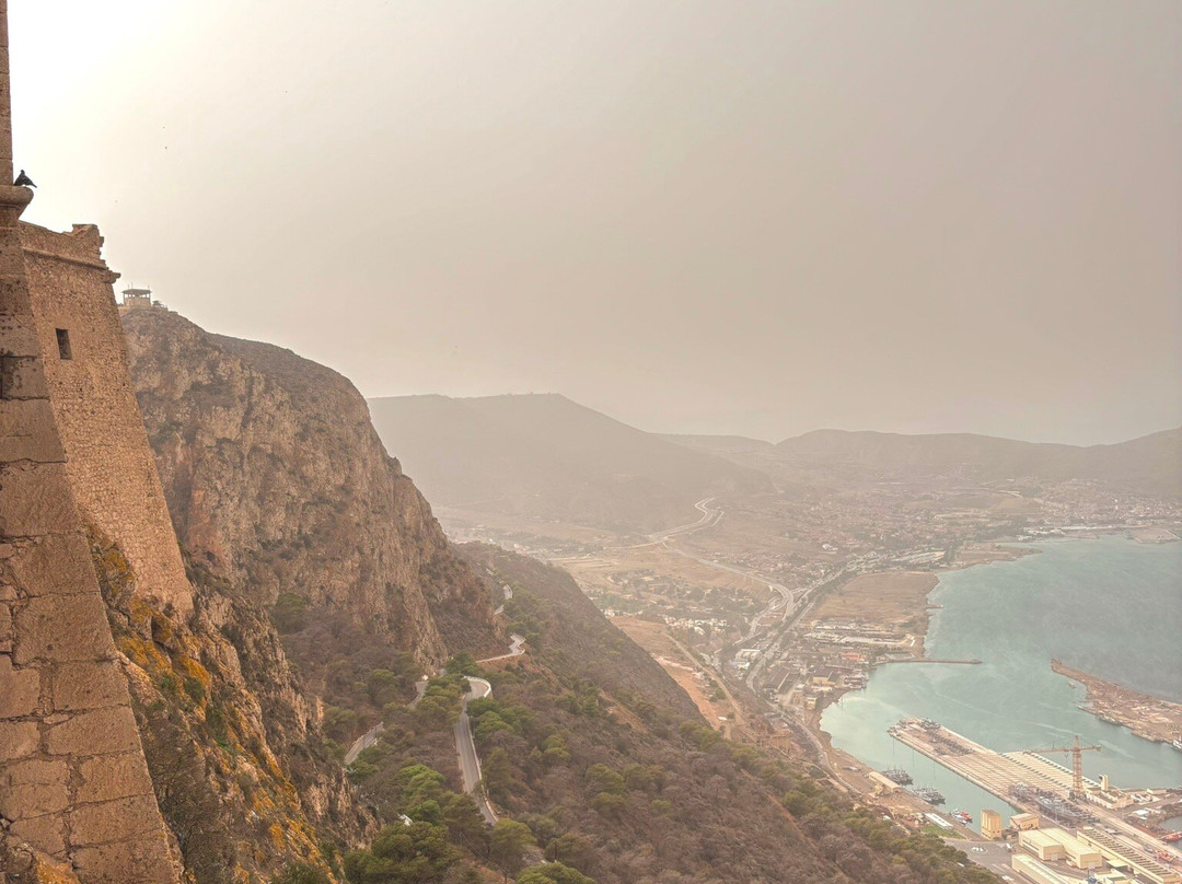 Fort Santa Cruz景点图片