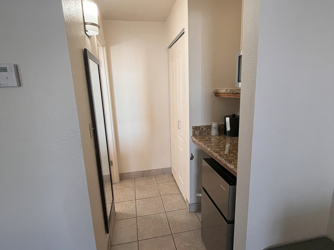 贝斯特韦斯特普拉斯旅行酒店及套房主图