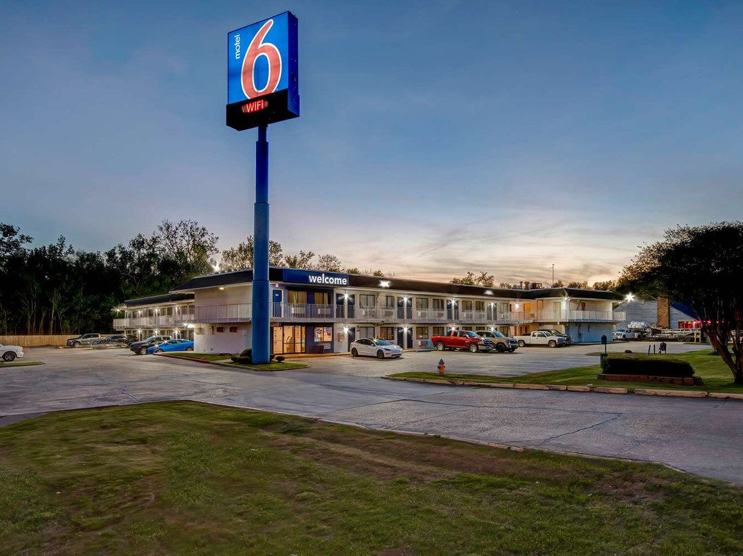 Port Allen酒店住宿-Motel 6 Baton Rouge-Port Allen