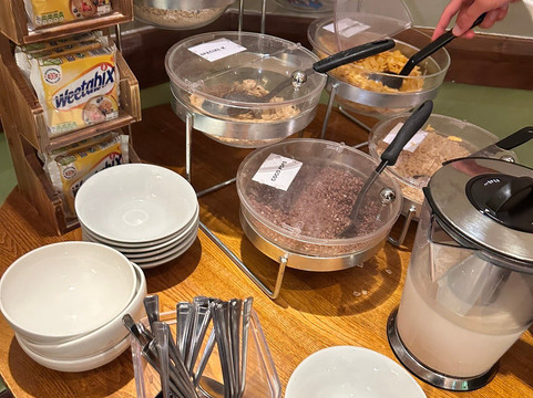 德比东普瑞米尔酒店主图