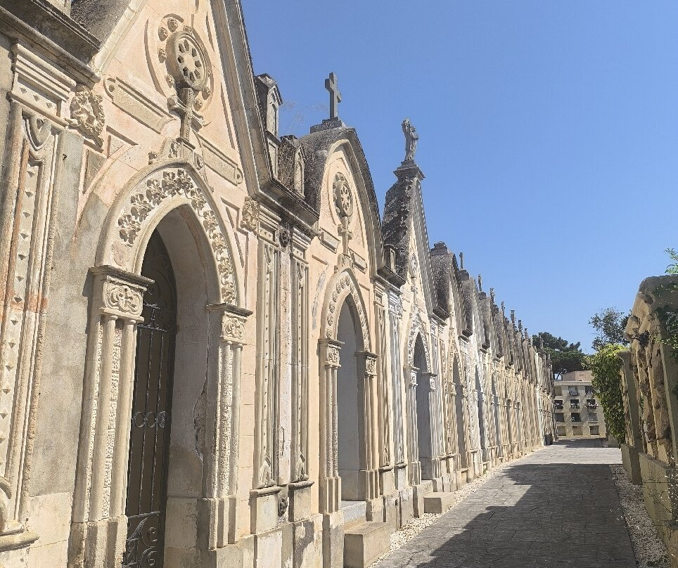 Modernist Cemetery-犹兰特德玛必去景点