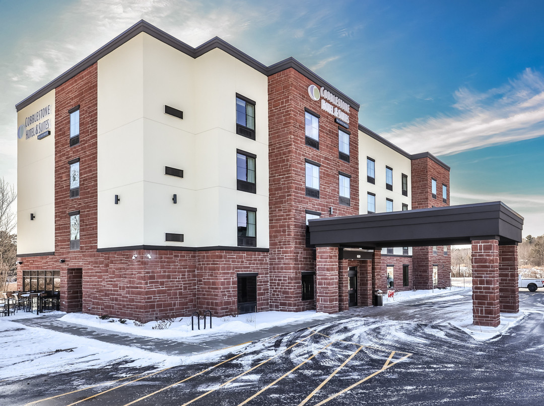 Cobblestone Hotel & Suites - Rhinelander