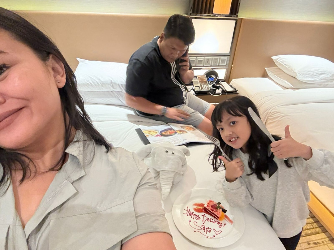 万隆假日酒店主图