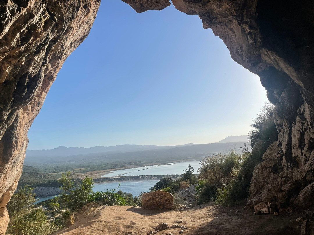 Nestor's Cave-Pylos必去景点