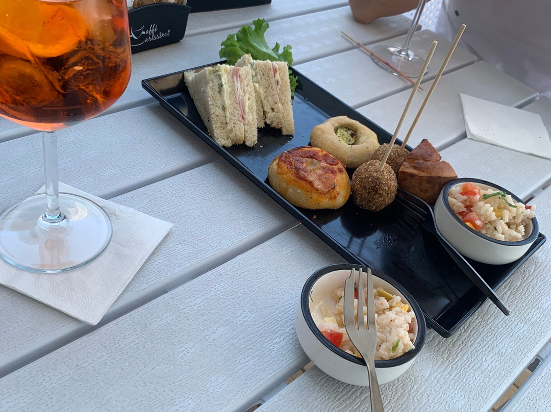 On=off Collective Bar主图