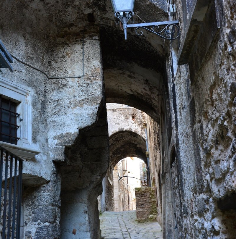 Borgo Fortificato-Castelvecchio Calvisio必去景点
