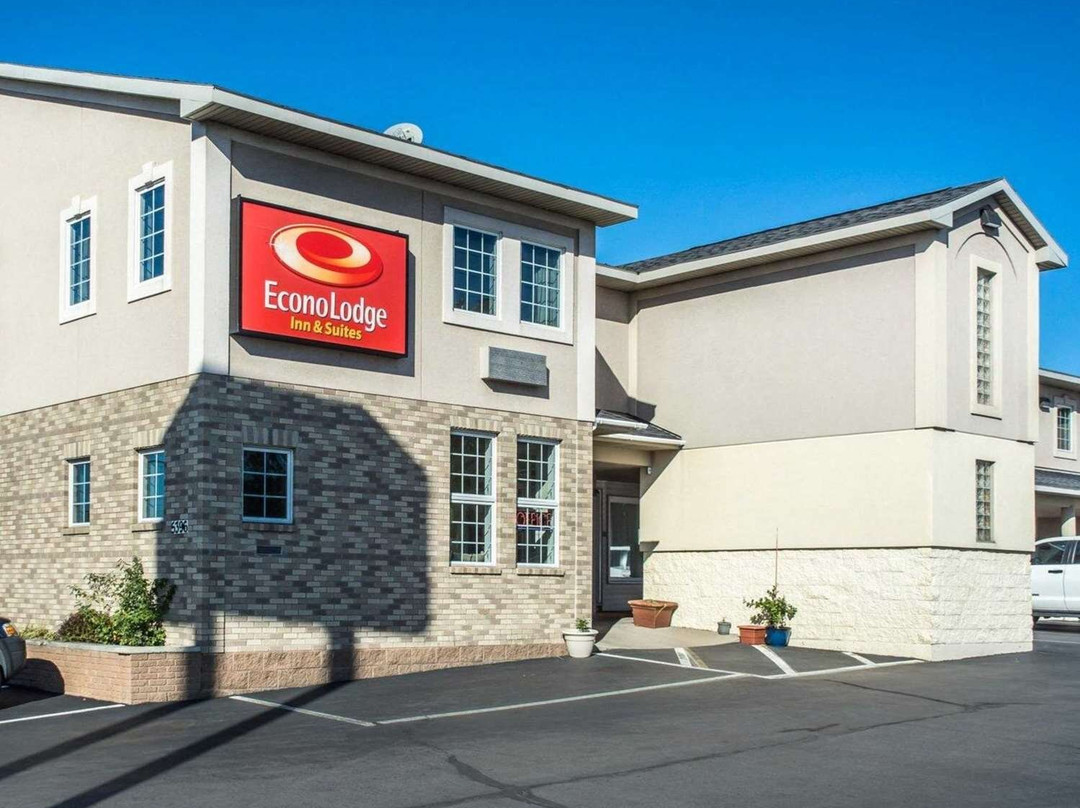 Econo Lodge Inn & Suites Airport